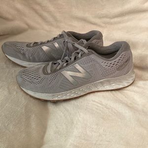 New Balance WARIS01 woman’s sneakers size 8 in good condition